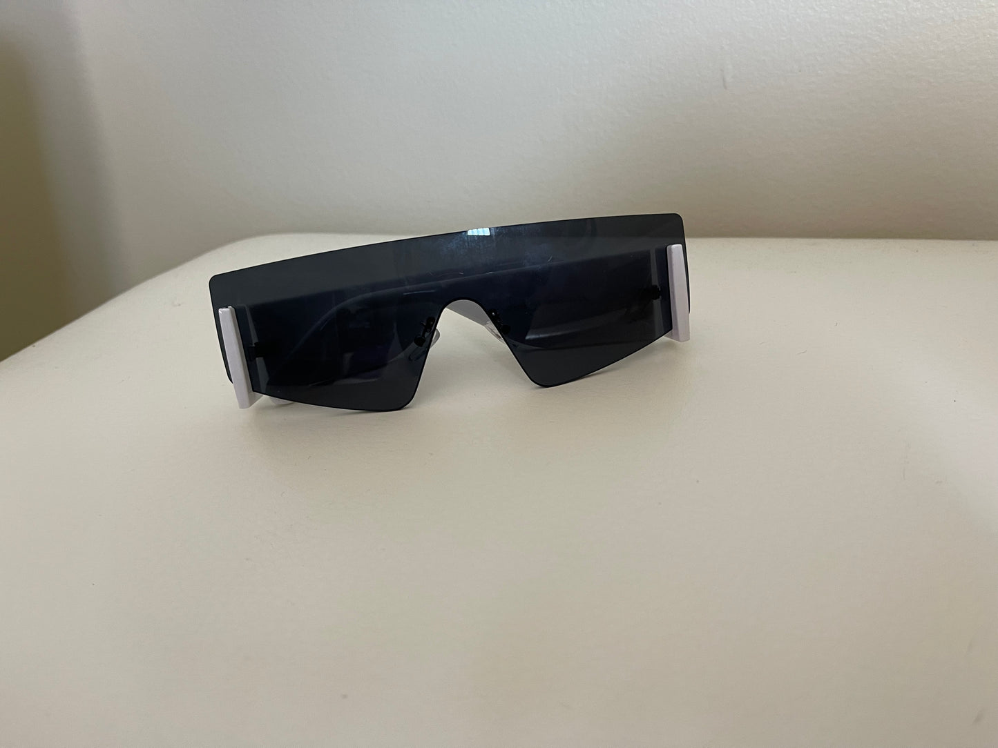 Flat sunglasses